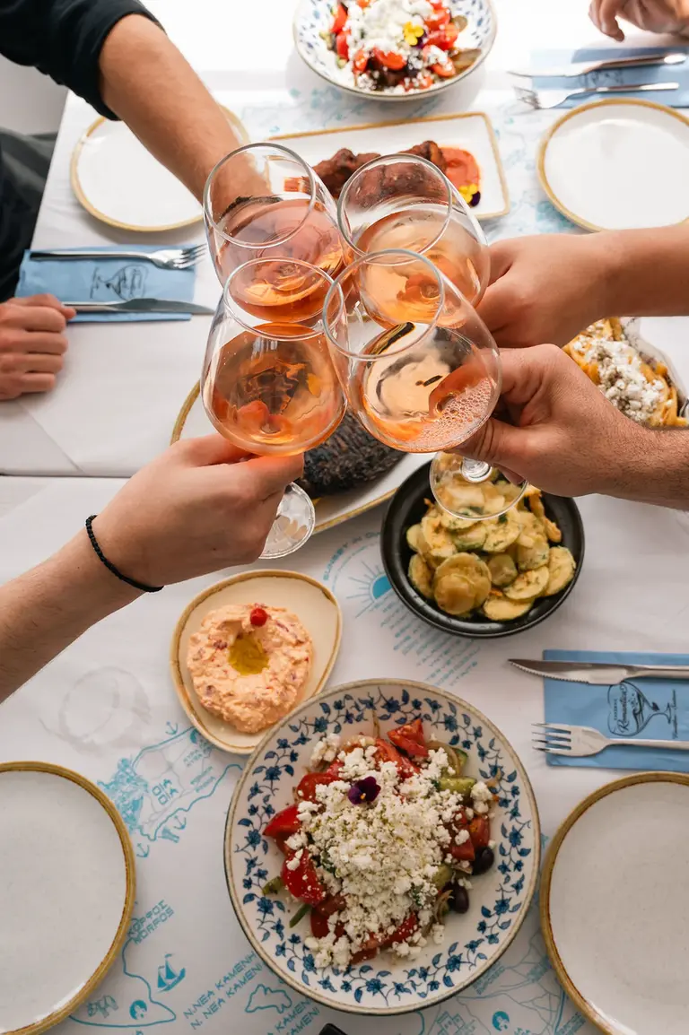 Taverna Romantica Instagram food and Santorini atmosphere