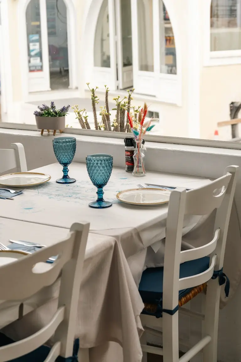 Santorini summer dinner at Taverna Romantica